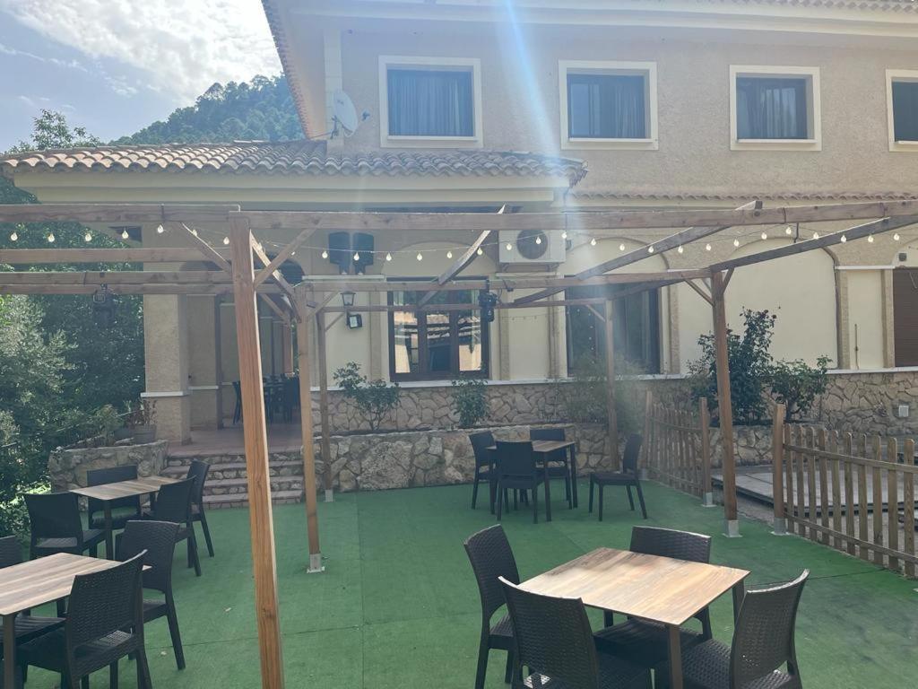 Hostal Restaurante Andra Rio Madera Buitenkant foto