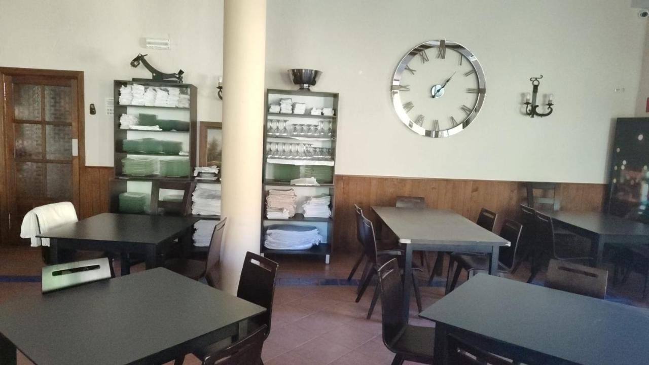 Hostal Restaurante Andra Rio Madera Buitenkant foto